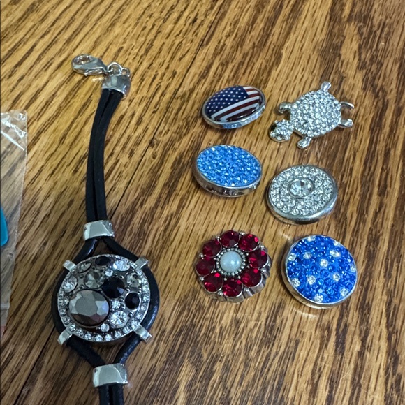 Ginger Snaps Black Bracelet with Interchangeable Charms - Picture 2 of 7